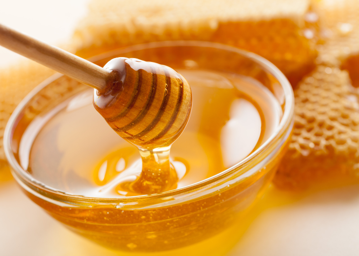 Mật ong là nguyên liệu làm mặt nạ nâng cơ chống lão hóa tốt